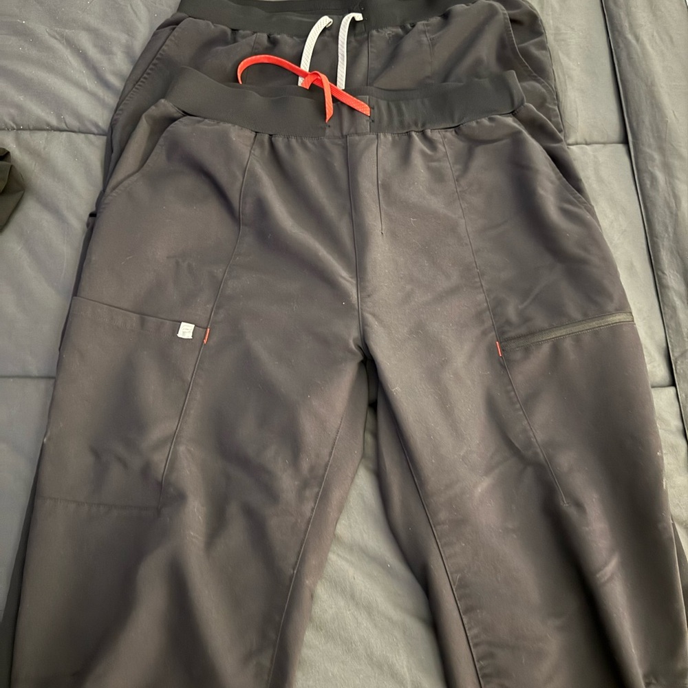 Fabletics Black Scrubs pants (2)